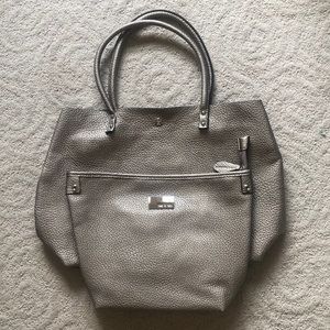 NEW Remi & Reed Tote with BIG removable pouch